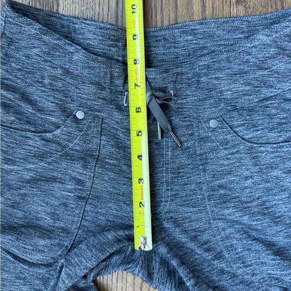 Kuhl SIZE 2 Heathered Gray Athleisure Straight Leg Cargo Pants - Picture 9 of 13